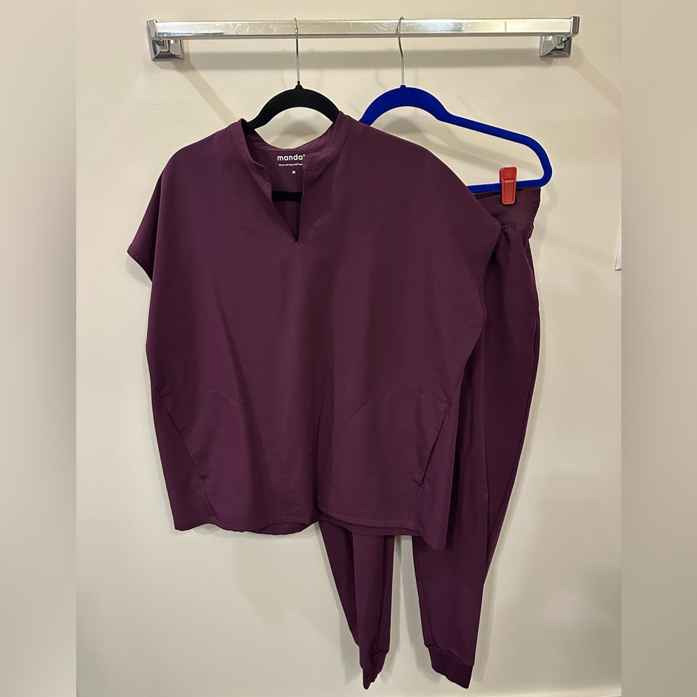 Mandala Scrub Set in Merlot